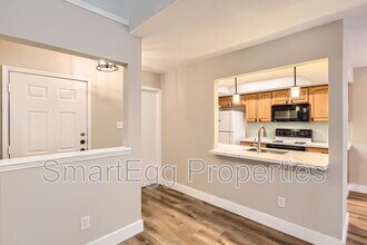 512 Eberhart Ln in Austin, TX - Building Photo - Building Photo