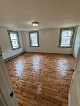 56 7th St, Unit 1 in Cambridge, MA - Foto de edificio - Building Photo