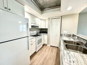 1001 N Rockingham Ave in Tavares, FL - Foto de edificio - Building Photo