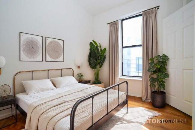 225 W 110th St in New York, NY - Building Photo - Building Photo