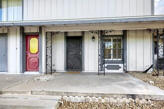 1377 Lorilyn Ave in Las Vegas, NV - Building Photo - Building Photo
