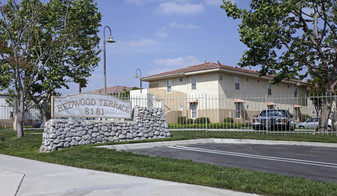 Redwood Terrace in Fontana, CA - Building Photo