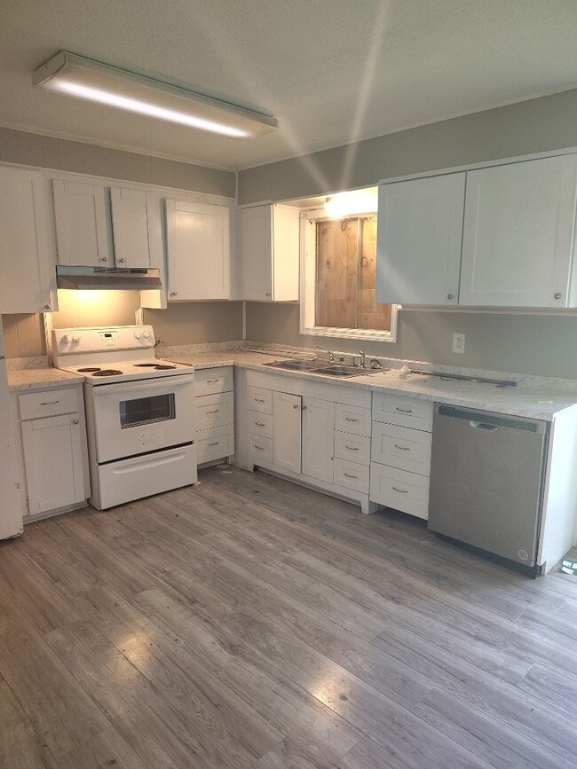 130 E Woodcrest Dr in Jackson, MS - Building Photo - Building Photo