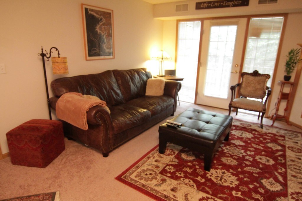 Sun Lake & Sun Lake Woods Chaska, MN Apartments