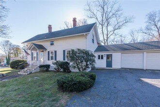 35 Tower Hill Rd in North Kingstown, RI - Building Photo - Building Photo