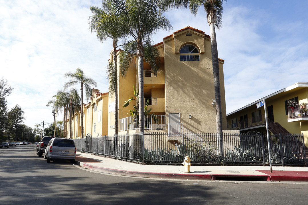 Durango Palms in Los Angeles, CA - Building Photo