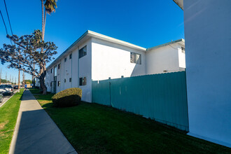 Arlington Apartments in Torrance, CA - Building Photo - Building Photo