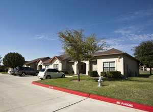 Eden Place Apartments in Seguin, TX - Building Photo - Building Photo