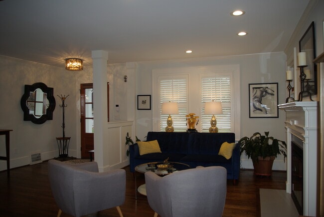 24 Sevier St in Greenville, SC - Foto de edificio - Building Photo