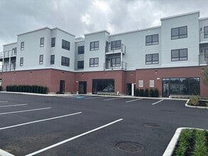 1391 Main St in Walpole, MA - Foto de edificio - Building Photo