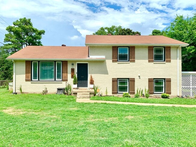 313 Verdun Dr in Clarksville, TN - Building Photo - Building Photo