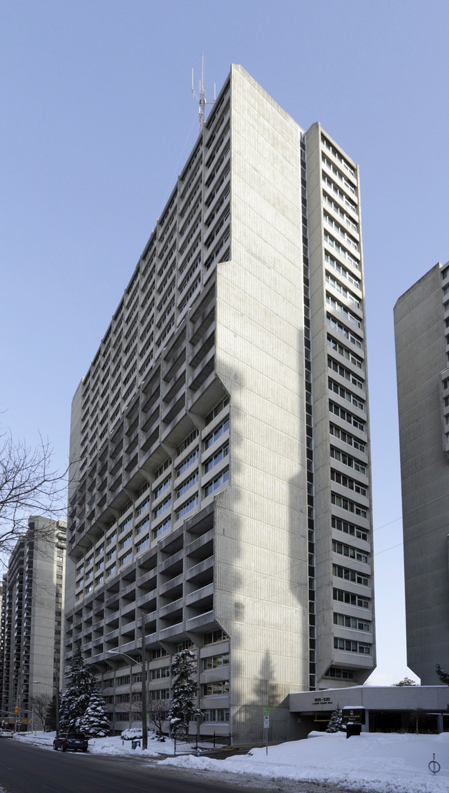 Queen Elizabeth Towers A in Ottawa, ON - Building Photo - Building Photo