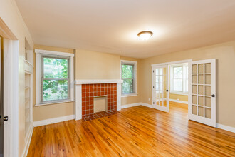 5836 Alderson St in Pittsburgh, PA - Foto de edificio - Interior Photo