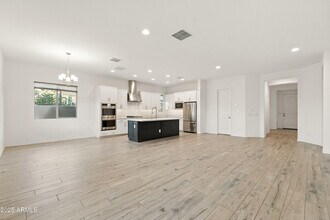 8804 W Vista Ave in Glendale, AZ - Building Photo - Building Photo