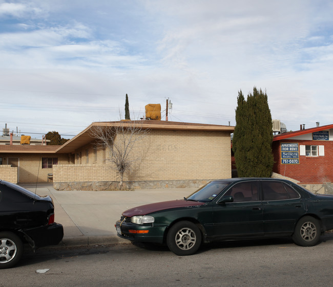 2605 Morehead Ave in El Paso, TX - Building Photo - Building Photo