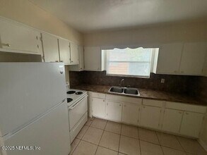 5452 Playa Way in Jacksonville, FL - Building Photo - Building Photo