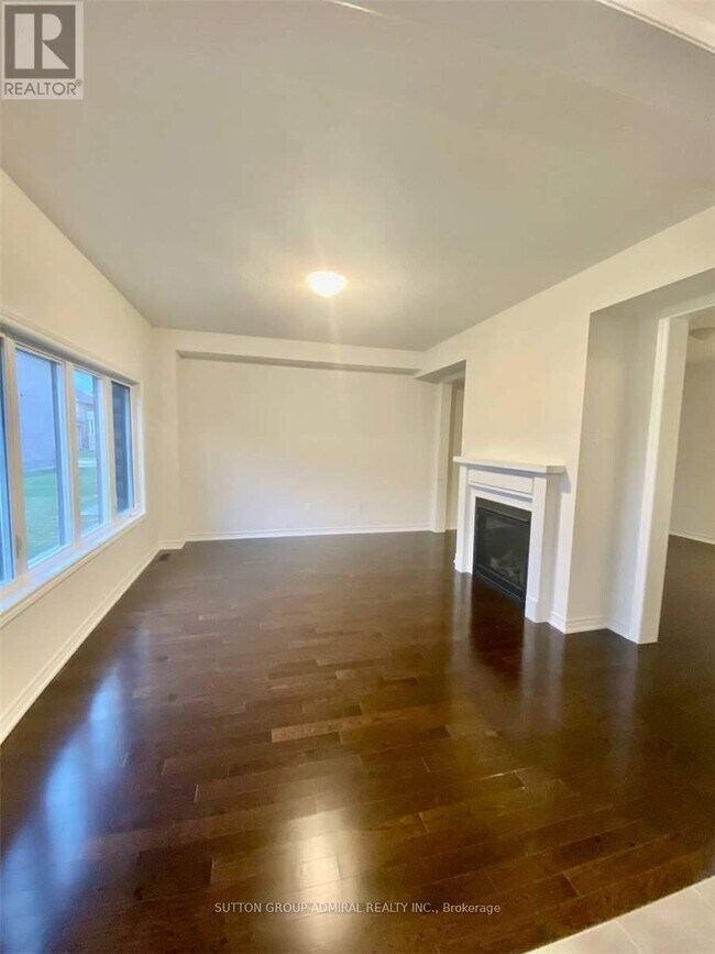 333 Danny Wheeler Blvd in Georgina, ON - Building Photo - Building Photo