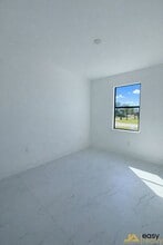 1047 Jaguar Blvd in Lehigh Acres, FL - Foto de edificio - Building Photo