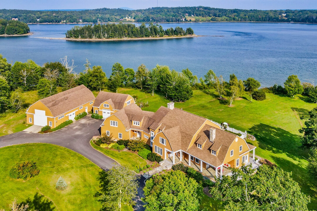 35 Old Flds Wy in Castine, ME - Building Photo