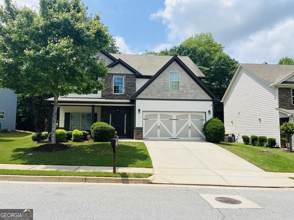 369 Cliffhaven Cir in Newnan, GA - Building Photo