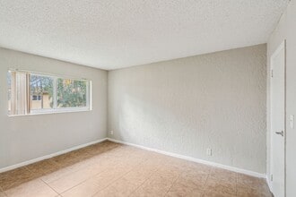 Lakeside Condominiums in Lauderdale Lakes, FL - Building Photo - Building Photo