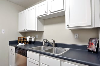 Sterling Bluff in Savannah, GA - Building Photo - Interior Photo