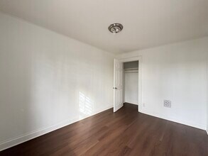 181 Myrtle Ave, Unit 2 in Jersey City, NJ - Foto de edificio - Building Photo