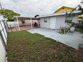 297 NW 60th Ave in Miami, FL - Building Photo - Building Photo