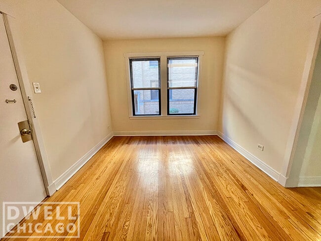 2653 N Spaulding Ave, Unit 2649-2E in Chicago, IL - Building Photo - Building Photo