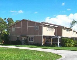 65 Maplecrest Cir in Jupiter, FL - Building Photo