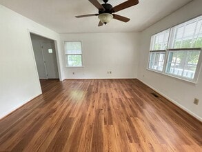712 Gomains Ave in Chapel Hill, NC - Building Photo - Building Photo
