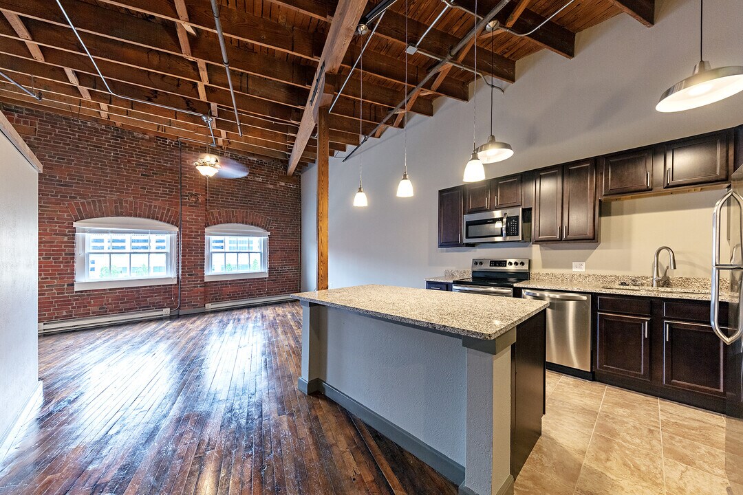 Lofts on Madison in Indianapolis, IN - Building Photo