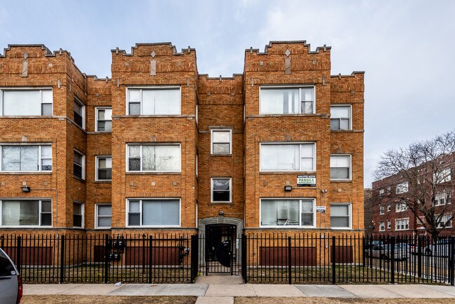 7800-10 S Kingston in Chicago, IL - Foto de edificio - Building Photo