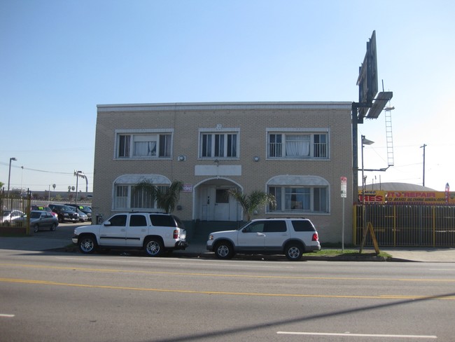 4084 S Figueroa St in Los Angeles, CA - Building Photo - Building Photo