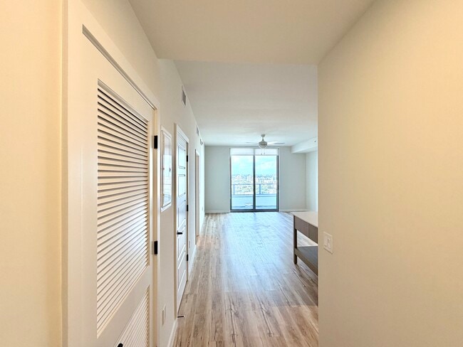 536 SW 3rd St, Unit S12 in Miami, FL - Building Photo - Building Photo