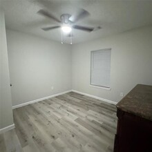 100 W Humble St in Baytown, TX - Building Photo - Building Photo