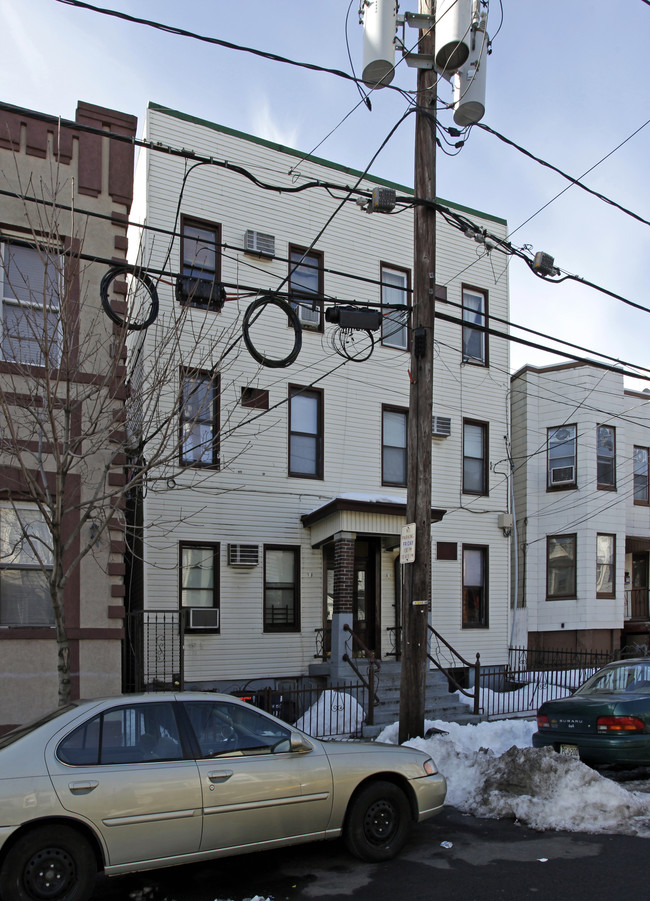 409 59th St in West New York, NJ - Building Photo - Building Photo