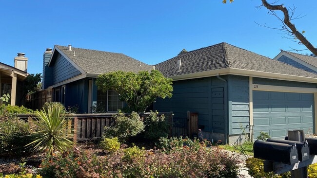 228 Puddingstone Rd in Alameda, CA - Building Photo - Building Photo