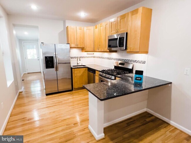 721 S Milton Ave in Baltimore, MD - Building Photo - Building Photo