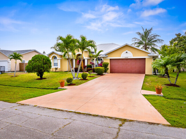 2466 SW Lafayette St in Port St. Lucie, FL - Foto de edificio - Building Photo