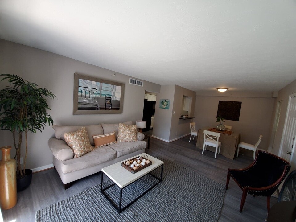 Town Square Apartments in Pasadena, TX - Foto de edificio