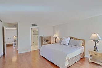 5540 N Ocean Dr in West Palm Beach, FL - Building Photo - Building Photo