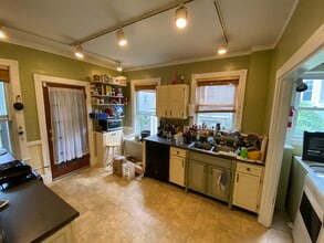 12 Oswald St, Unit 2C in Boston, MA - Building Photo - Building Photo