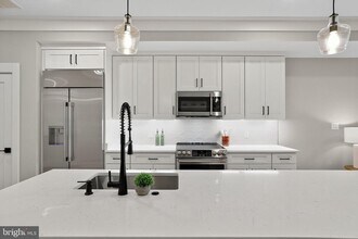 1329 Irving St NW in Washington, DC - Foto de edificio - Building Photo