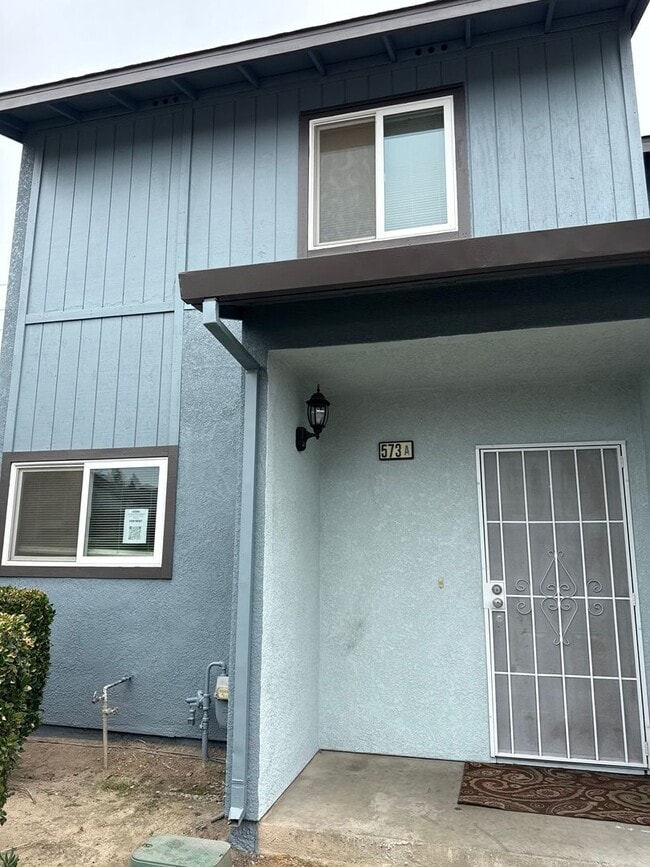 573 Lincoln Ave in Modesto, CA - Building Photo - Building Photo