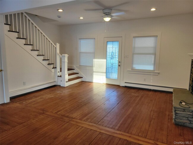 40 Belford Ave in Bay Shore, NY - Building Photo - Building Photo