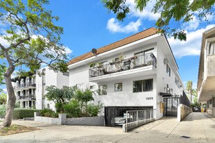 1009 N Edinburgh Ave in West Hollywood, CA - Building Photo