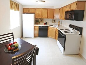 Regency Court in Orchard Park, NY - Foto de edificio - Building Photo