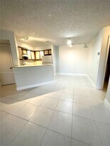 3390 Pinewalk Dr N in Margate, FL - Building Photo