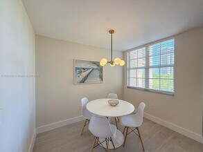 19601 E Country Club Dr in Aventura, FL - Building Photo - Building Photo